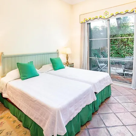Sleeps 10 Pool Air Con Wifi *