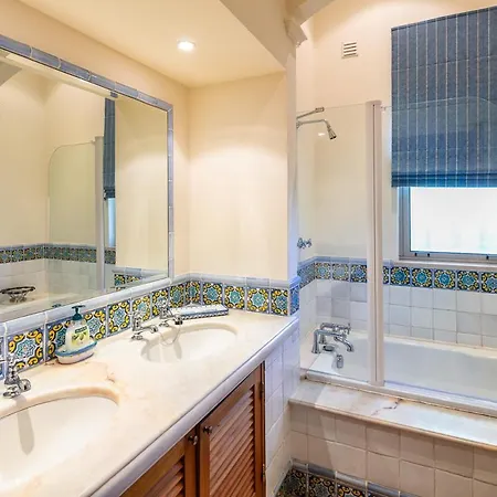 Sleeps 10 Pool Air Con Wifi Ludo
