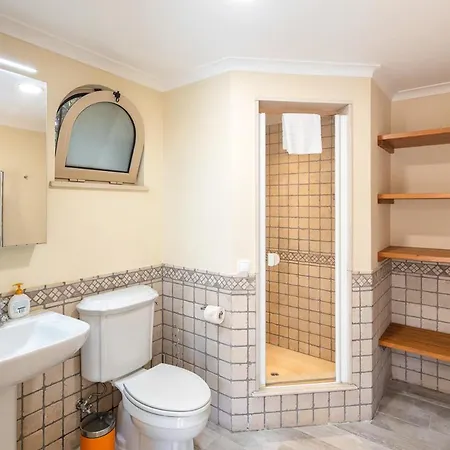 Sleeps 10 Pool Air Con Wifi