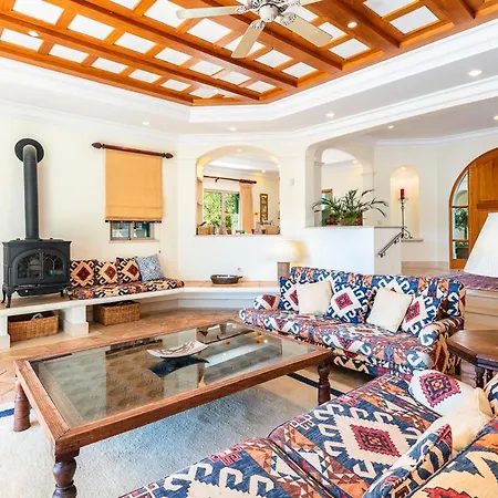 Villa Sleeps 10 Pool Air Con Wifi