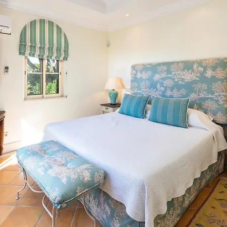 Sleeps 10 Pool Air Con Wifi *